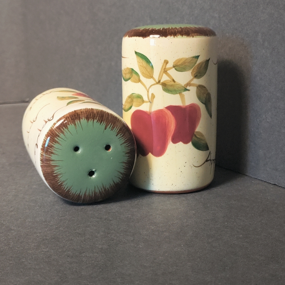 HOME INTERIOR SALT & PEPPER SET⭐